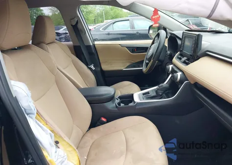 2019 Toyota Rav4 Le z USA, uszkodzony, nr VIN JTMF1RFV6KD016360